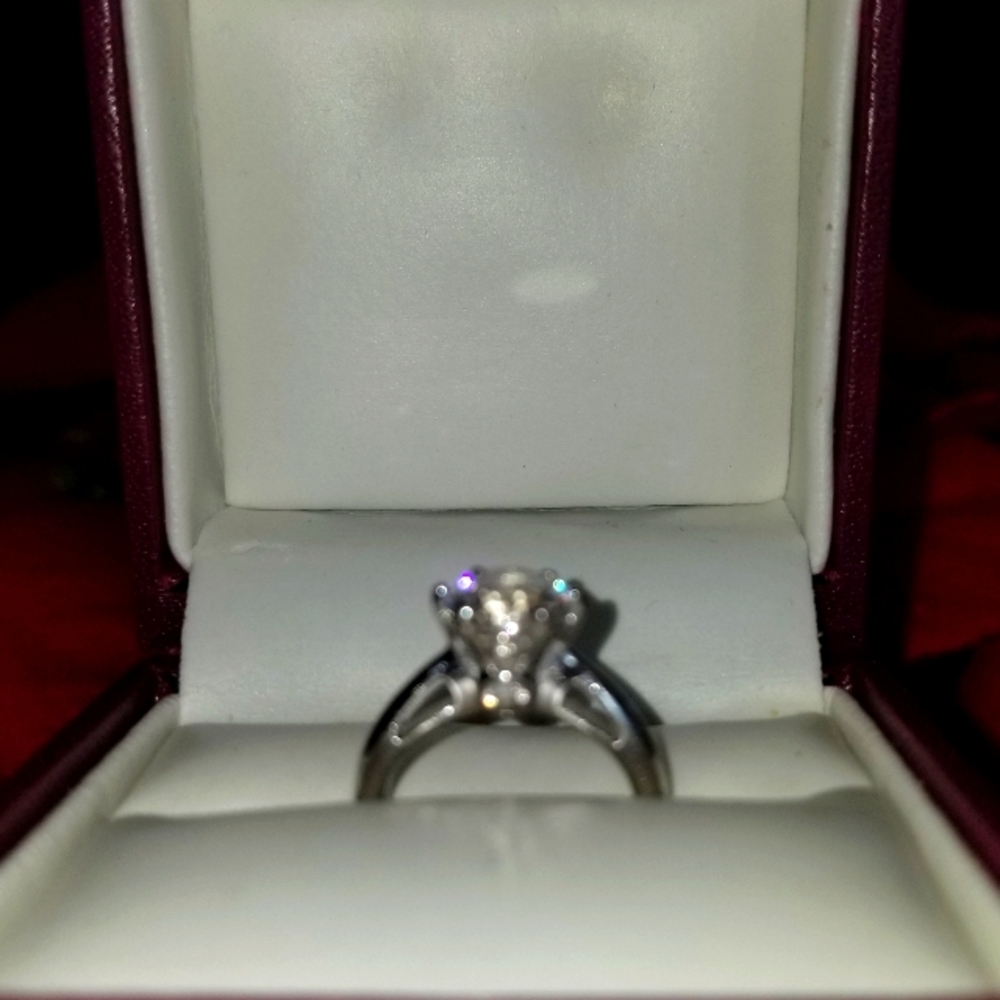 Stunning 925 solitaire cz Ladies Engagement Ring